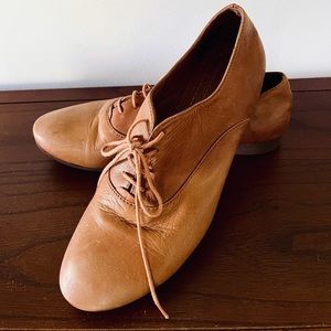 ALEX BELL Golf shoes. Size 7,5. Leather, camel colour.